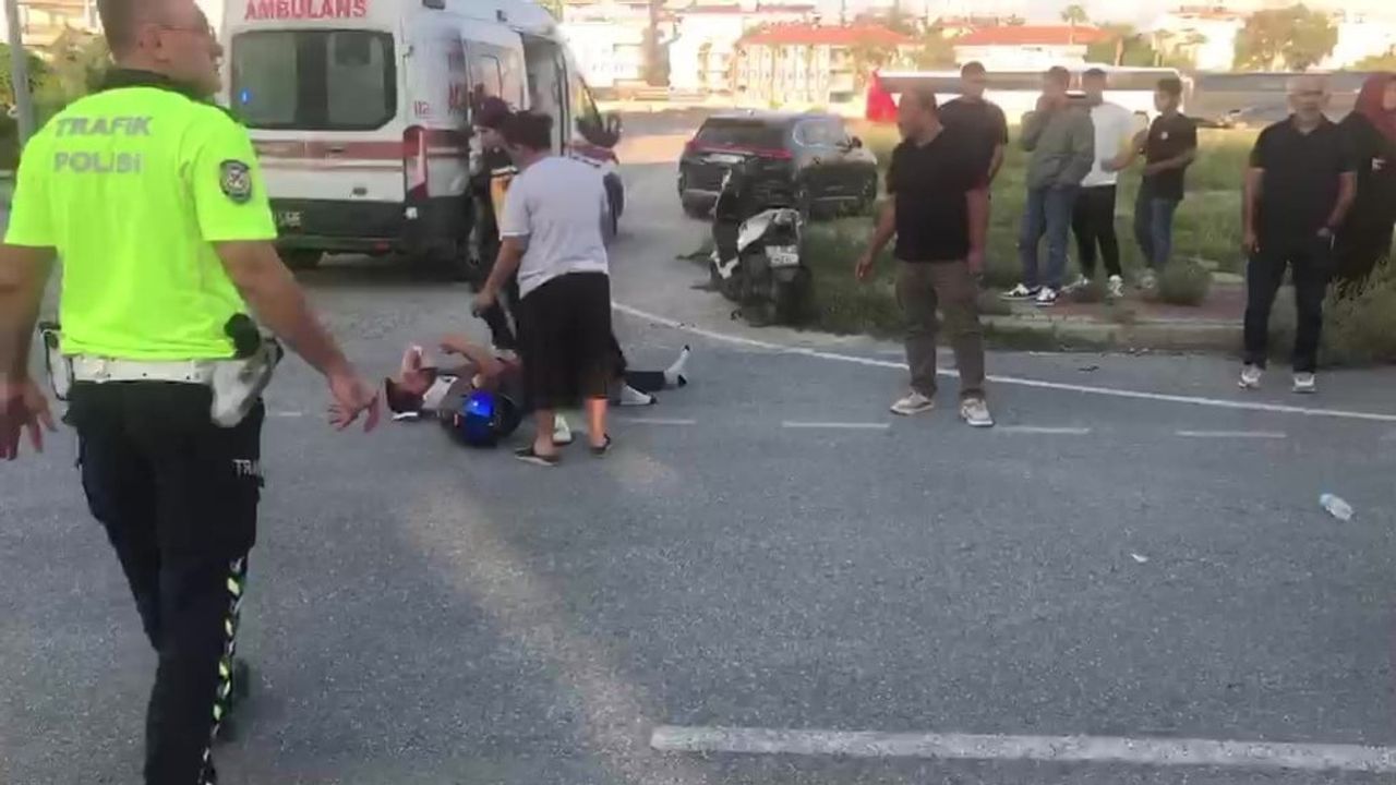 Manavgat'ta Bahçelievler Mahallesi'nde motosiklet kazası: üç kişi yaralandı