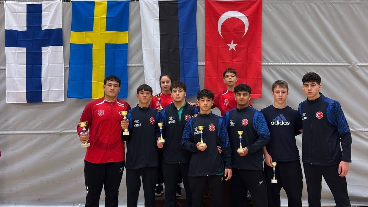 Manisa Büyükşehir Belediyesporlu güreşçiler Helsinki'den 8 madalya ile döndü