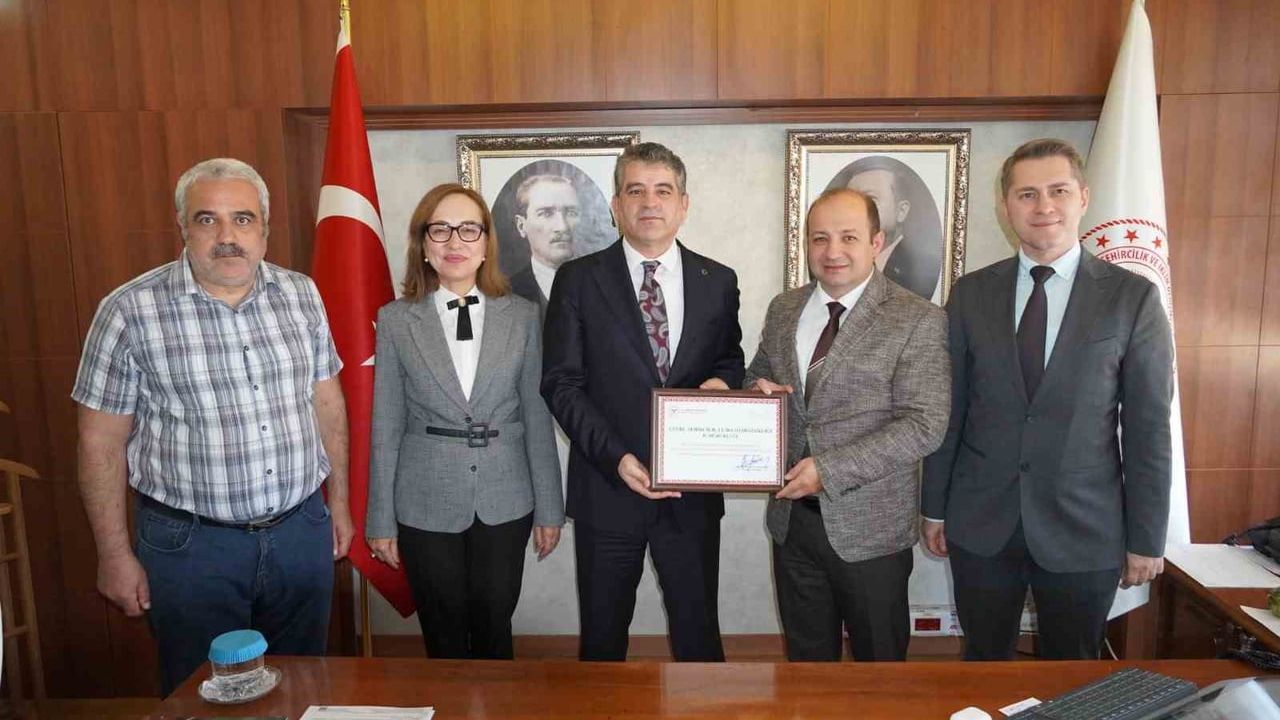 Manisa çevre müdürlüğüne beslenme dostu iş yeri belgesi