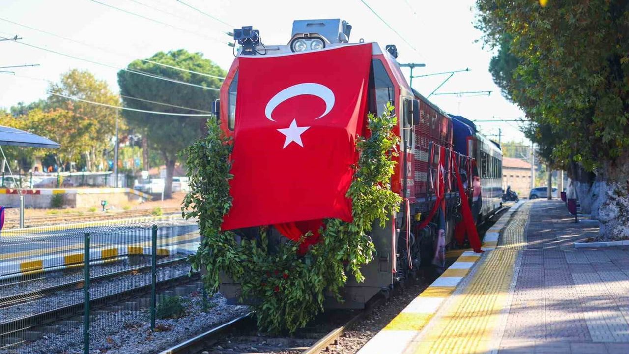 Manisa'da Atatürk'ün gelişinin 101. yılı törenle anıldı
