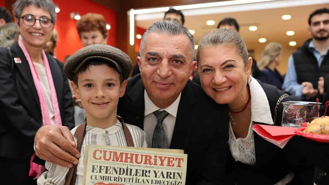 Manisa'da cumhuriyet balosunda kültür mirası sahnede buluştu