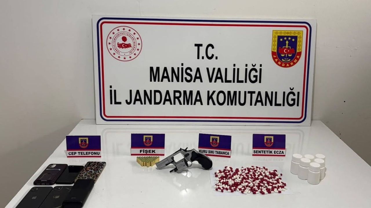 Manisa'da dört ilçede uyuşturucu operasyonu: çok sayıda kenevir ve sentetik hap ele geçirildi