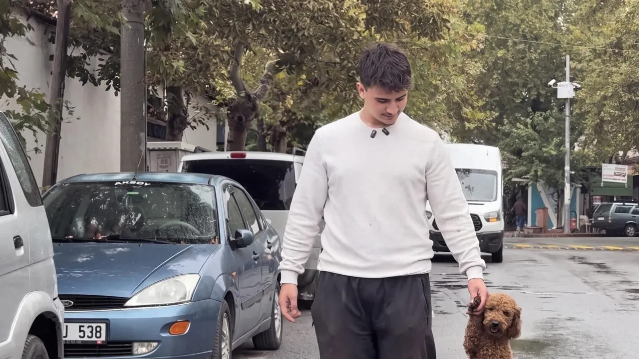Manisa'da köpeğiyle alışıldık yürüyüşü sosyal medyada tepki çekti