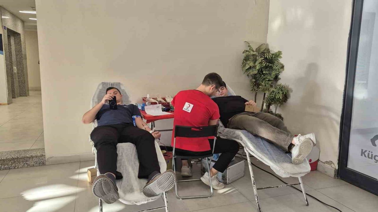 Manisa'da yurt sakinlerinden kan bağışı dayanışması