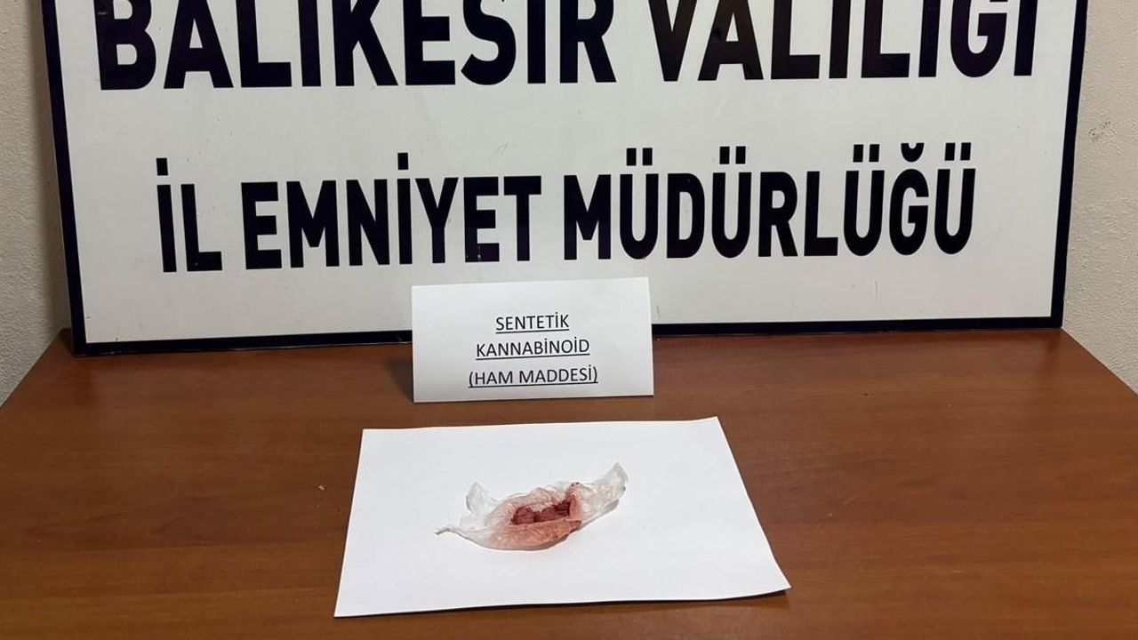 Manyas-Bandırma kavşağında durdurulan araçta uyuşturucu hammaddesi: iki kişi gözaltında