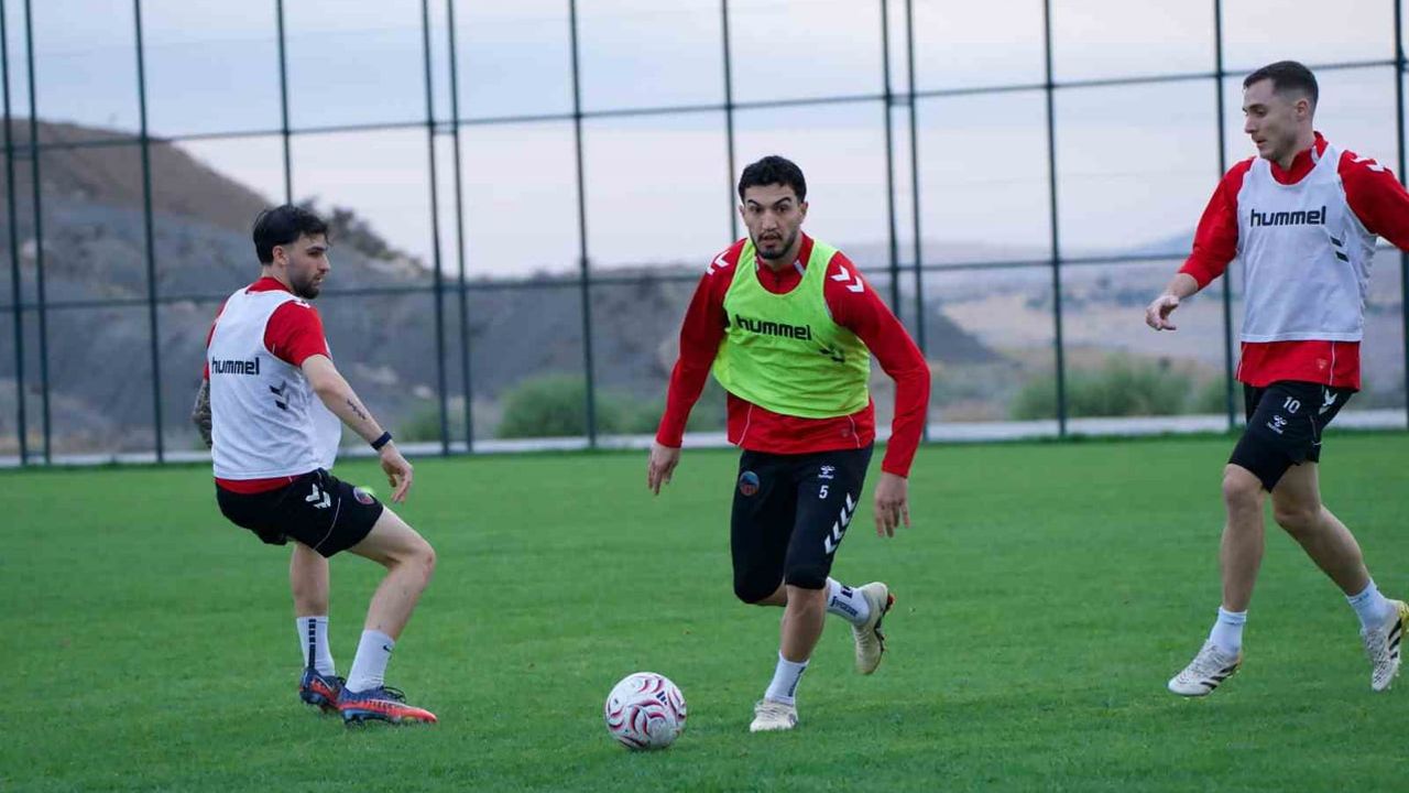 Mardin 1969 Spor Bursa deplasmanına taktik ağırlıklı hazırlanıyor