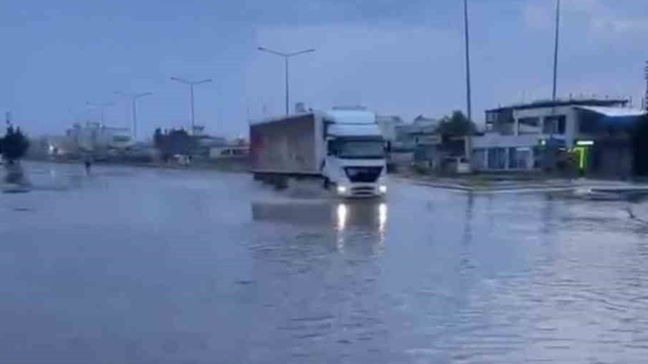 Mardin'de akşam sağanağı: rüzgar ve dolu hayatı sekteye uğrattı