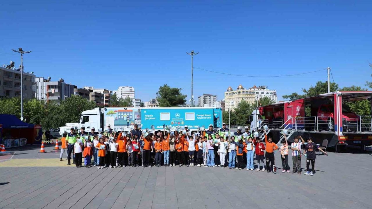 Mardin'de çocuklara mobil trafik eğitimiyle yol güvenliği bilinci aşılanıyor
