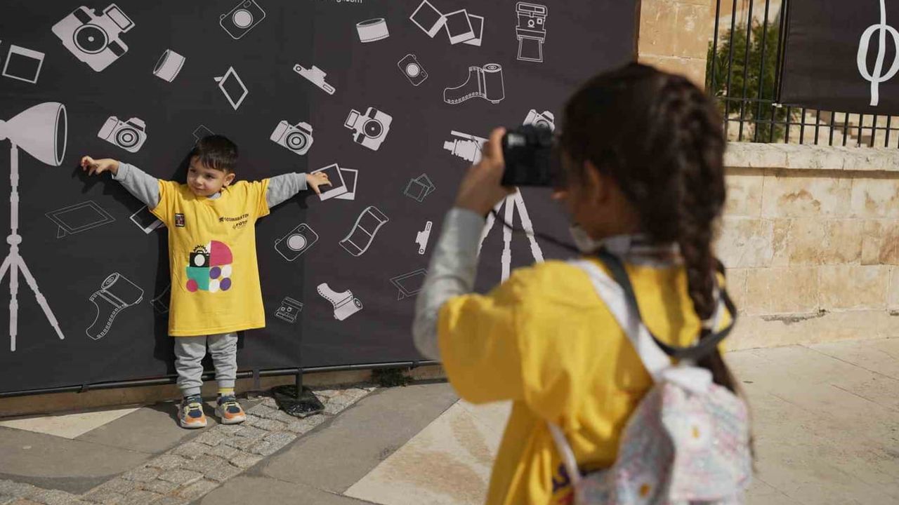 Mardin'in taş sokaklarında kültür ve sanat buluşması: festivalin ilk günü hareketli geçti