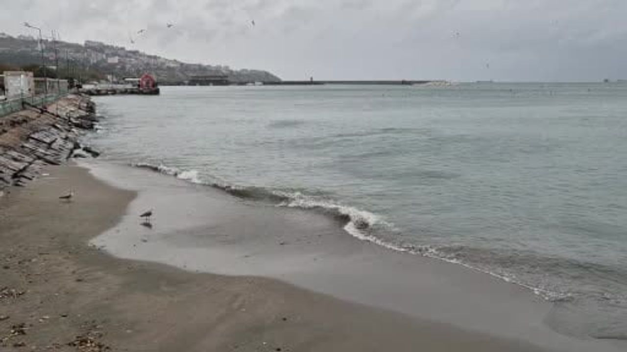 Marmara'da fırtına deniz trafiğini etkiledi: Tekirdağ'da tekneler barınağa çekildi