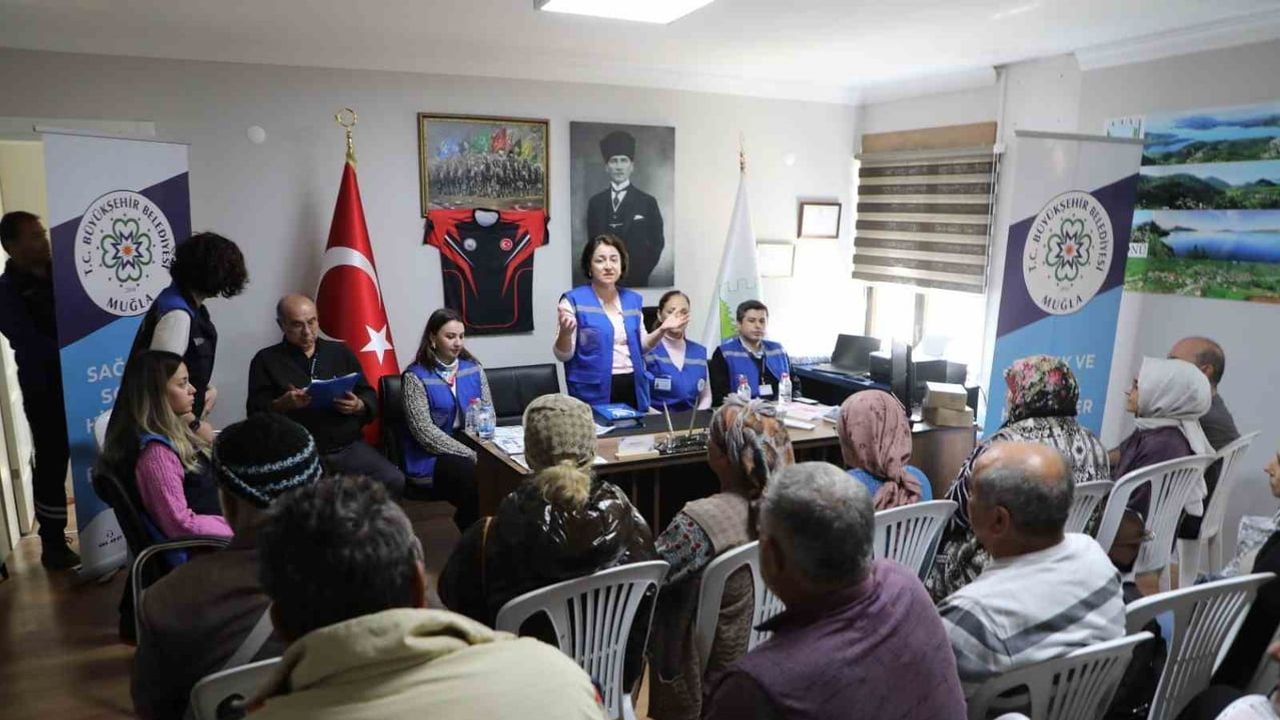 Marmaris Hisarönü'nde Sağlık İçin Sahadayız ekibi meme kanseri farkındalığını artırdı
