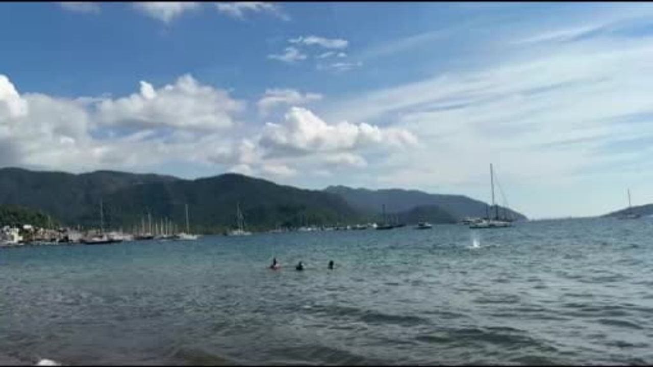 Marmaris'te ekimde yazdan kalma sahil günleri
