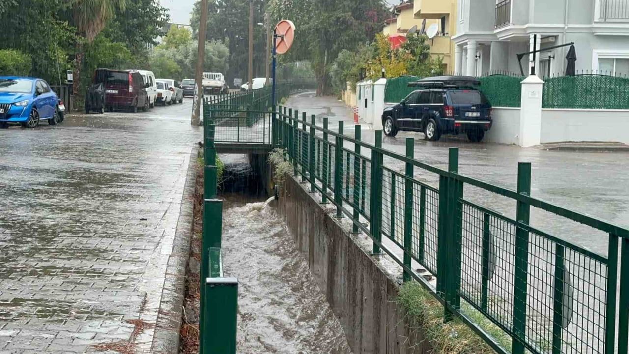Marmaris'te sağanak gece boyunca etkisini artıracak