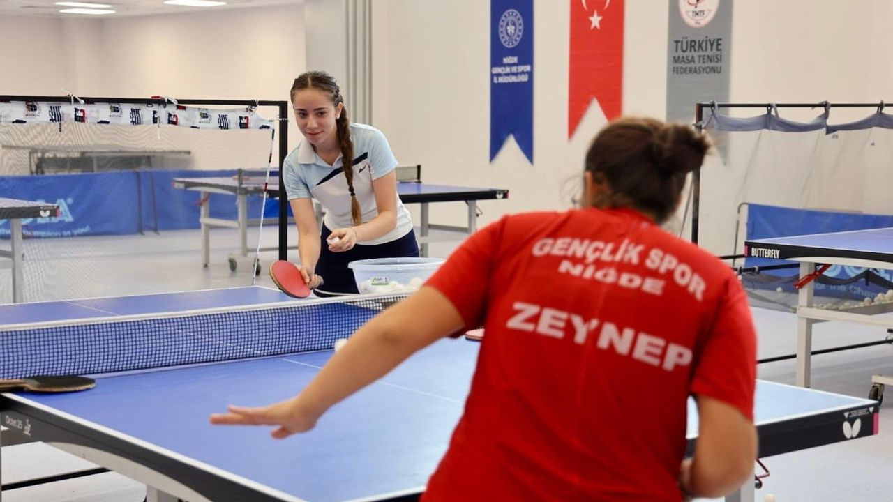 Masa tenisi kortları küçükten büyüğe Niğde'de hareketlenecek
