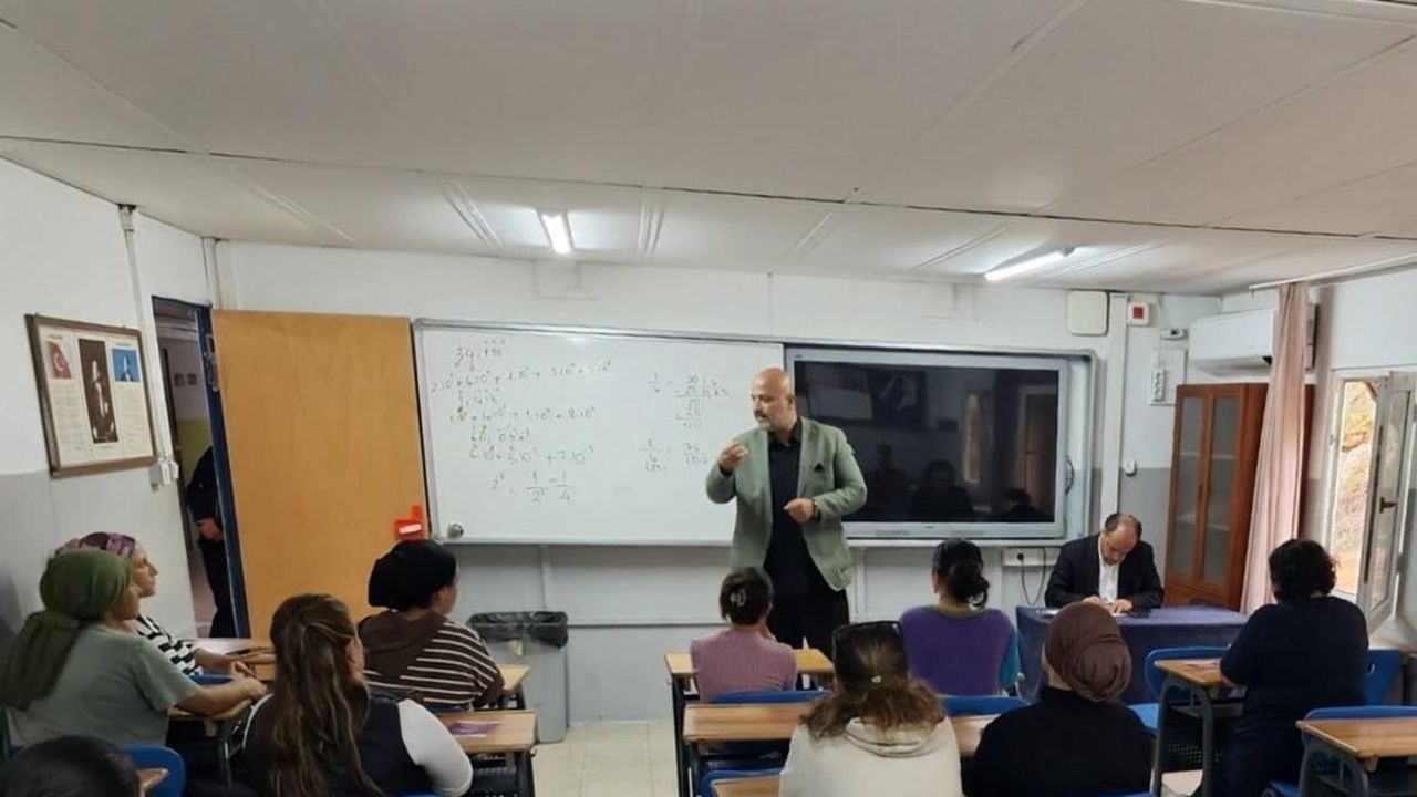 Matematik köyü kurucusu Bodrum'da öğrencilerle kitap ve bilime yaklaştı
