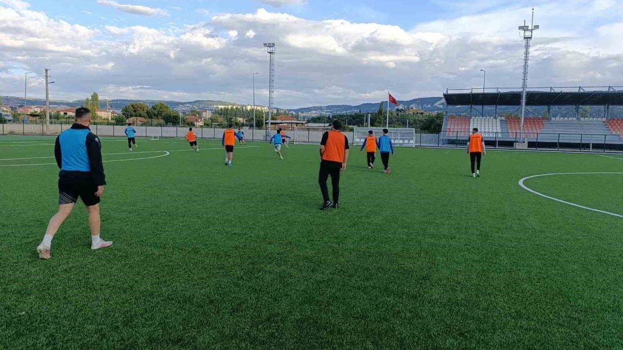 Mavi-beyazlar hedef büyüttü: Selendi Belediyespor sezon hazırlıklarına başladı
