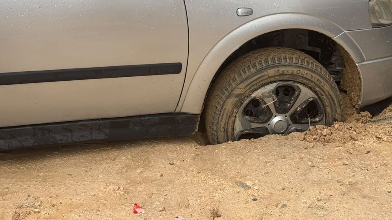 Mazıdağı'nda sağanak sonrası çamur ulaşımı aksattı