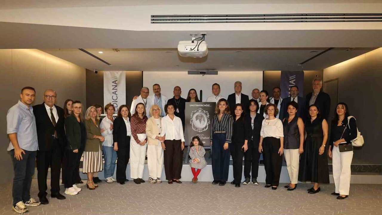 Medicana İzmir'de Prof. Dr. Arif Yüksel'in adı konferans salonuna verildi