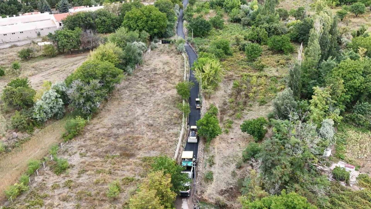 Melikgazi'nin kırsal yollarında sıcak asfaltla konfor ve güvenlik artıyor