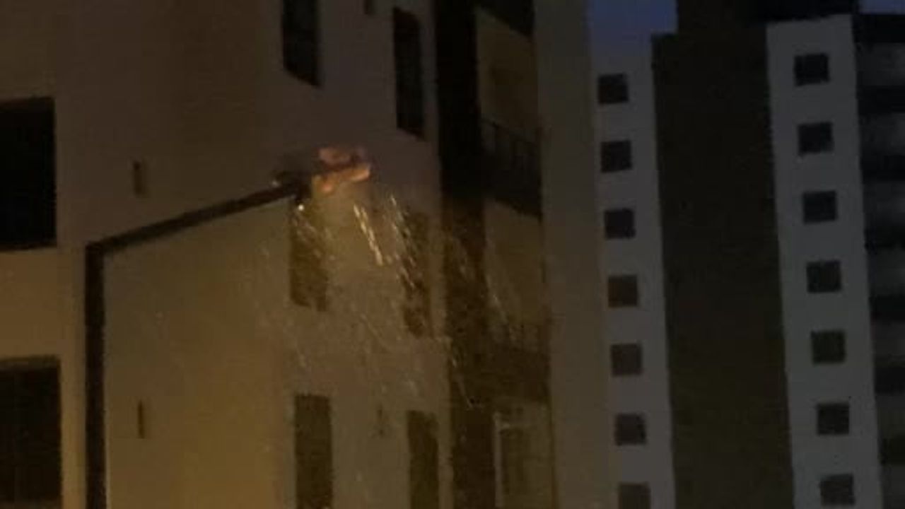 Mersin'de 2 gündür süren yağış altyapıyı zorluyor