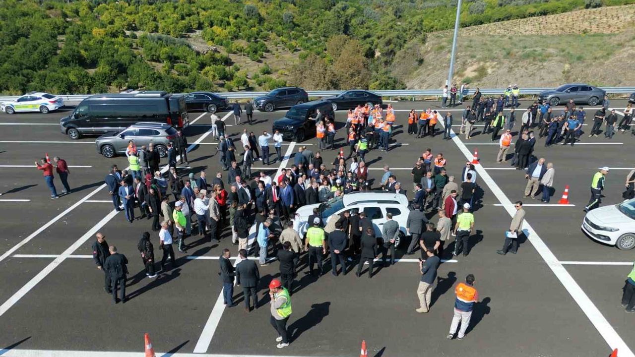Mersin'de 52 kilometrelik otoyol kesimi açıldı; Kızkalesi ulaşımı 18 dakikaya inecek