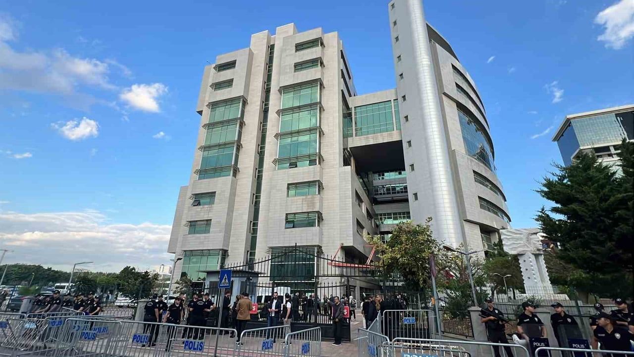 Mersin'de belediye soruşturmasında 59 kişi adliyeye sevk edildi