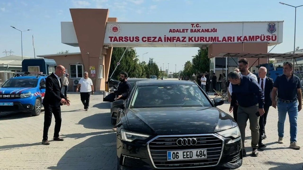Mersin’de cezaevindeki belediye başkanlarına ziyaret: Yeni Parti heyetinden dayanışma