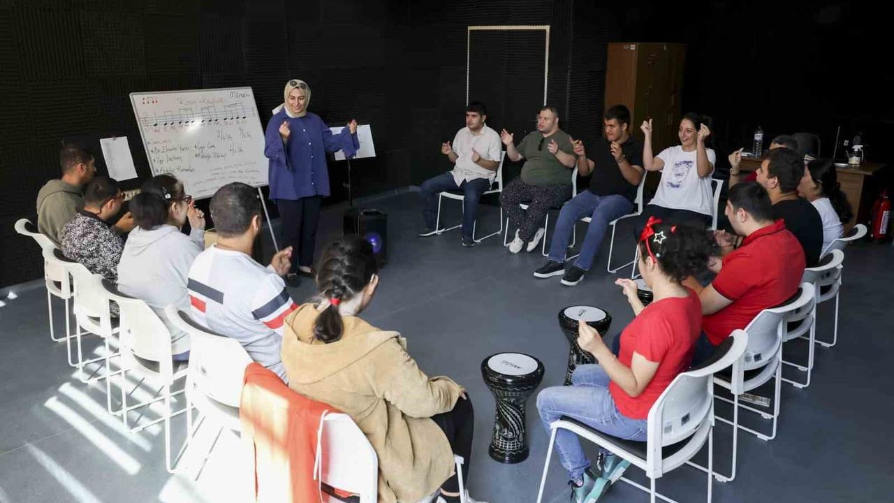 Mersin'de engelsiz yaşam hizmetleri ailelerin gündelik yaşamını destekliyor