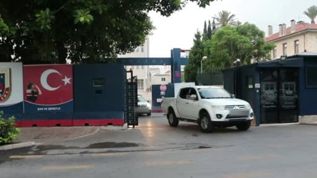 Mersin'de kaçak estetik malzemelere büyük operasyon: 10 milyon 870 bin TL değerinde stok ele geçirildi