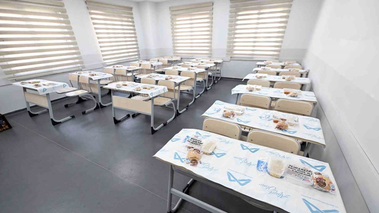 Mersin'de kurs merkezleri günde 3 bin öğrenciye ücretsiz öğle yemeği sağlıyor