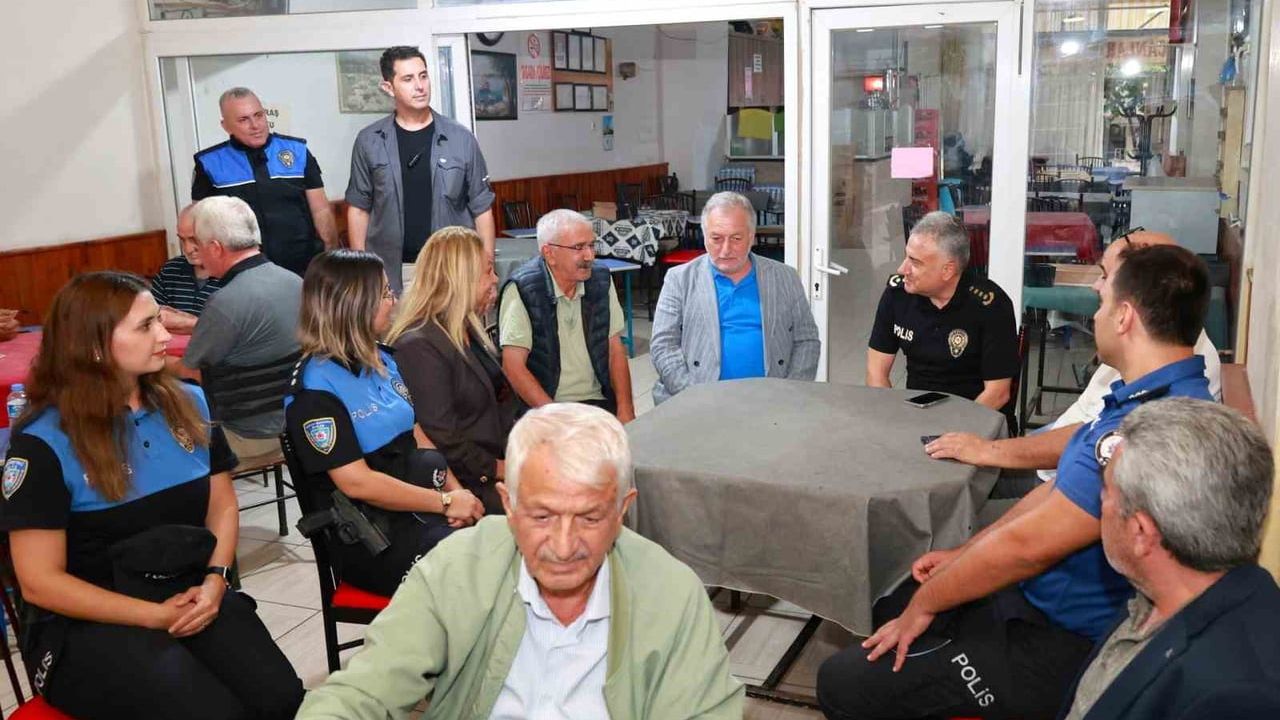 Mersin'de polisle mahalle buluşması: güven ve iletişim öne çıktı