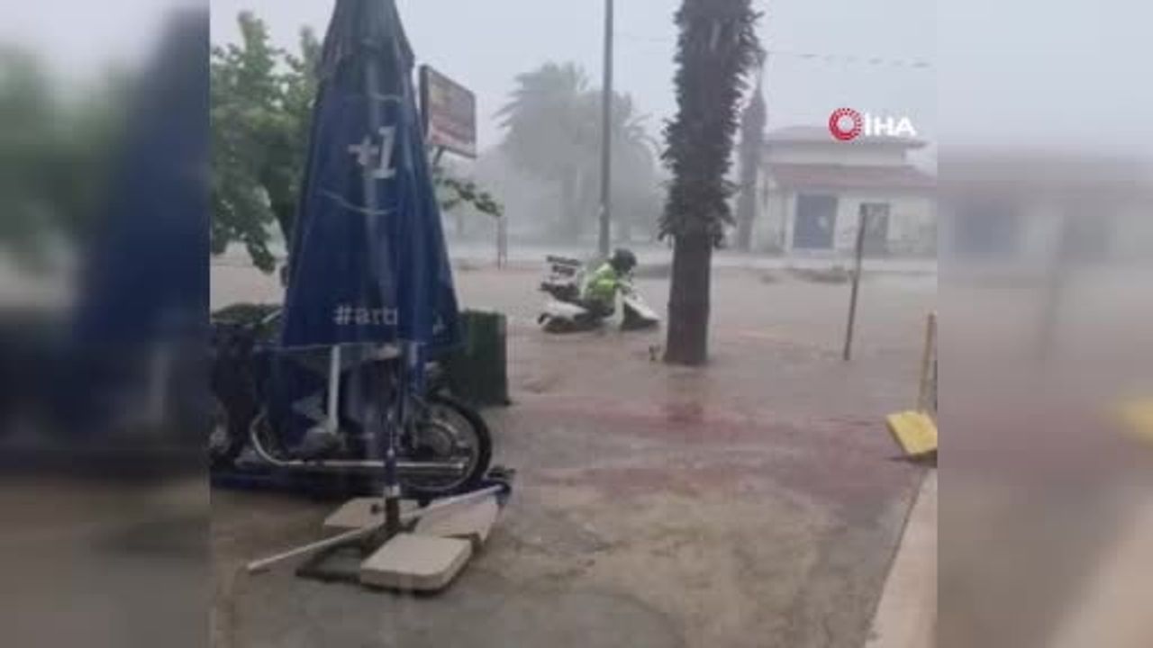 Mersin'de sağanak sele dönüştü: yollar ve seralar etkilendi