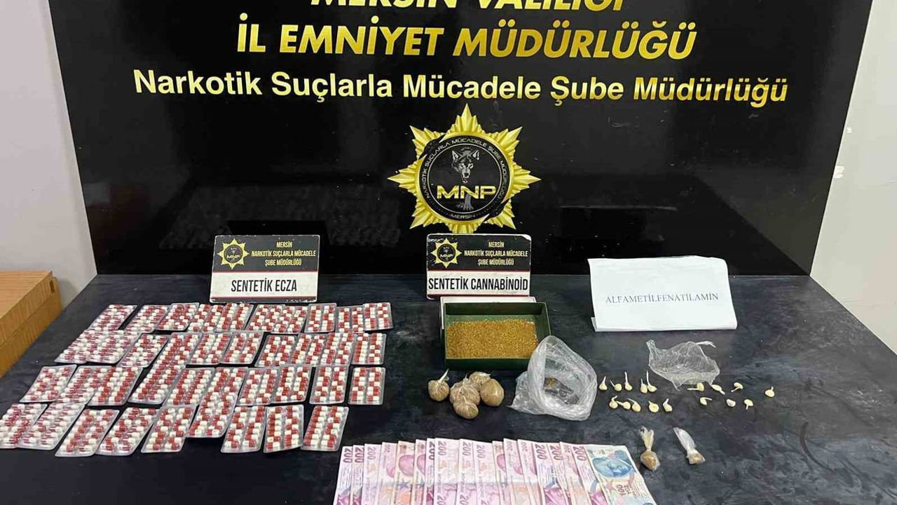 Mersin'de sokak satıcılarına operasyon: bonzai, sentetik hap ve 3 bin 500 lira ele geçirildi