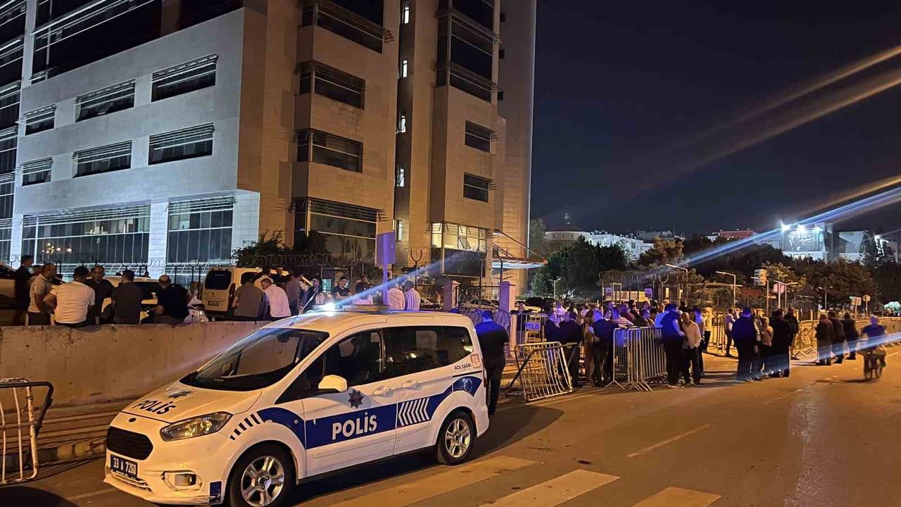 Mersin'de üç belediye başkanı mahkemeye sevk edildi