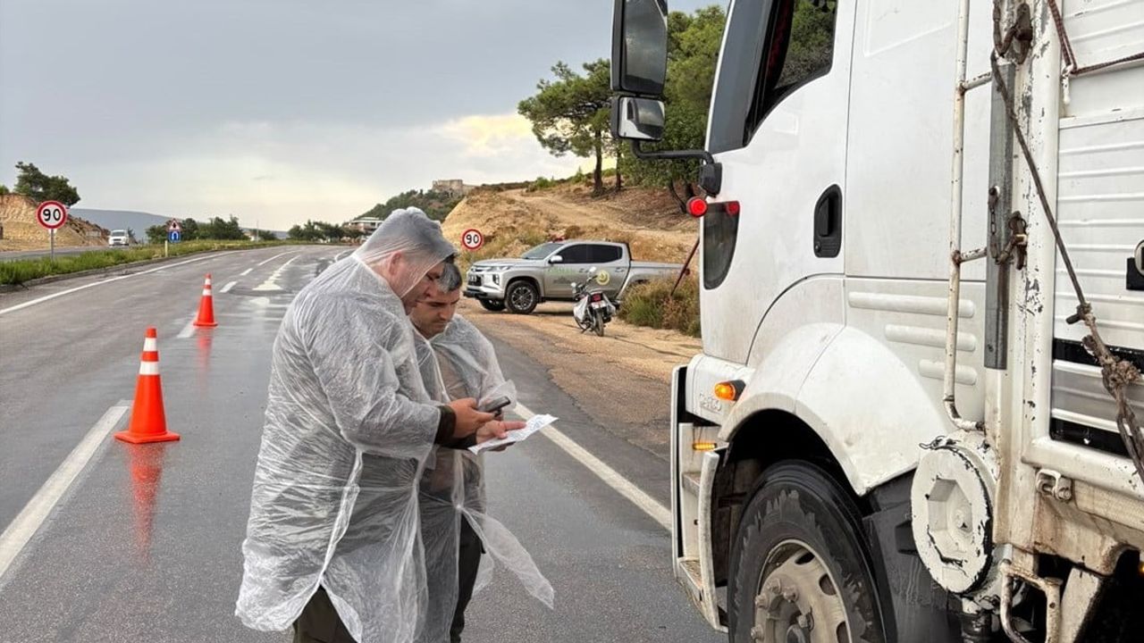 Mersin'de yağmura rağmen sıkı denetim: orman emvali taşıyan araçlar kontrolden geçti