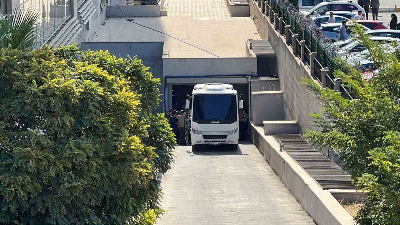 Mersin yolsuzluk soruşturmasında 34 şüpheli tutuklandı, başkanlar cezaevine gönderildi