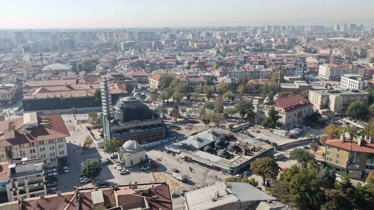 Mevlana caddesi yenileniyor: tarihi dokuyu öne çıkaran yürüyüş ve aydınlatma düzenlemesi