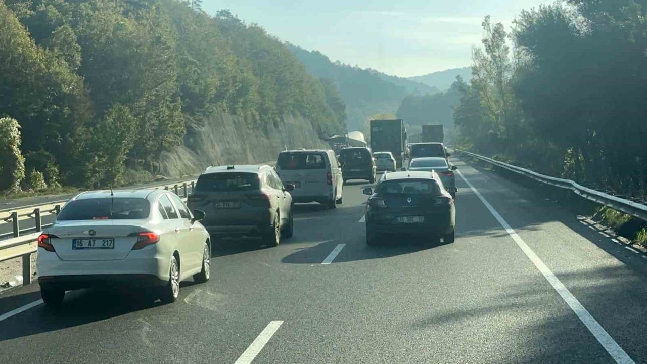 Mezitler'in virajlarında dev kanatların geçişi için yol trafiğe kapatıldı