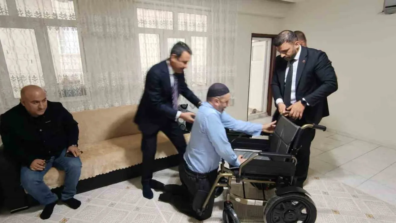 MHP Diyarbakır il başkanından taziye sırasında akülü sandalye jesti