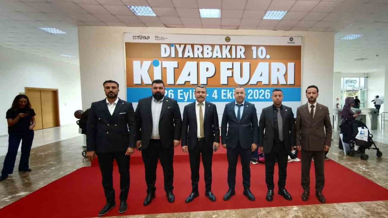 MHP heyeti Diyarbakır kitap fuarında yayınevleri ve gençlerle buluştu