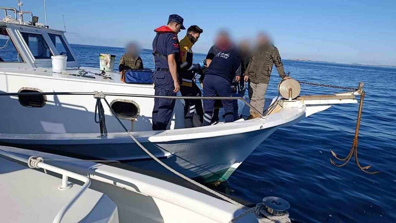 Milas açıklarında teknede rahatsızlanan kişiye denizden tıbbi tahliye