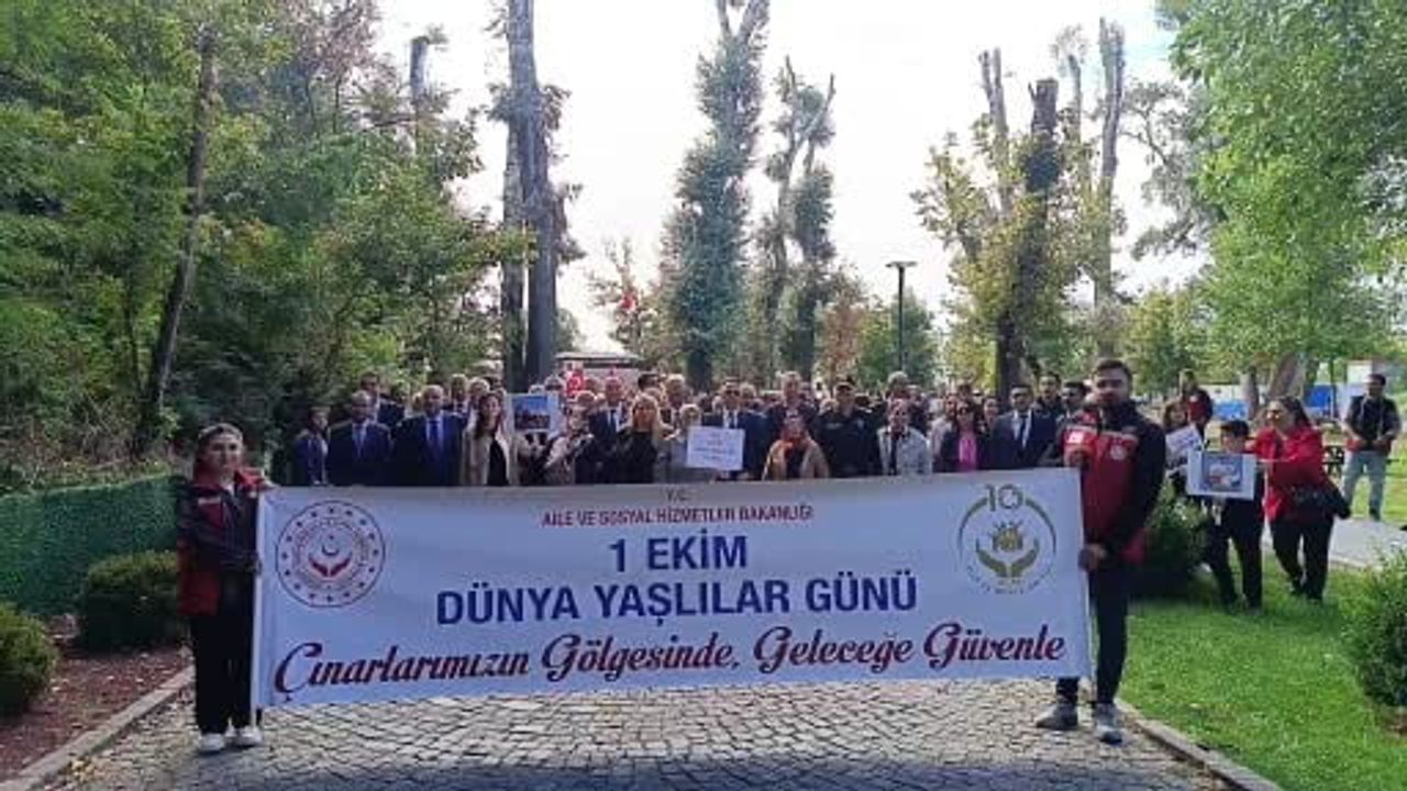 Millet bahçesinde kuşaklararası köprü Edirne'de yaşlılar ve gençler yürüdü