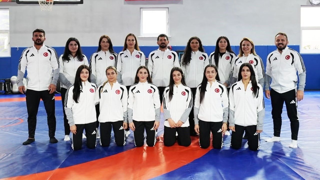 milli kadın güreşçiler astana'da madalya için mindere çıkıyor
