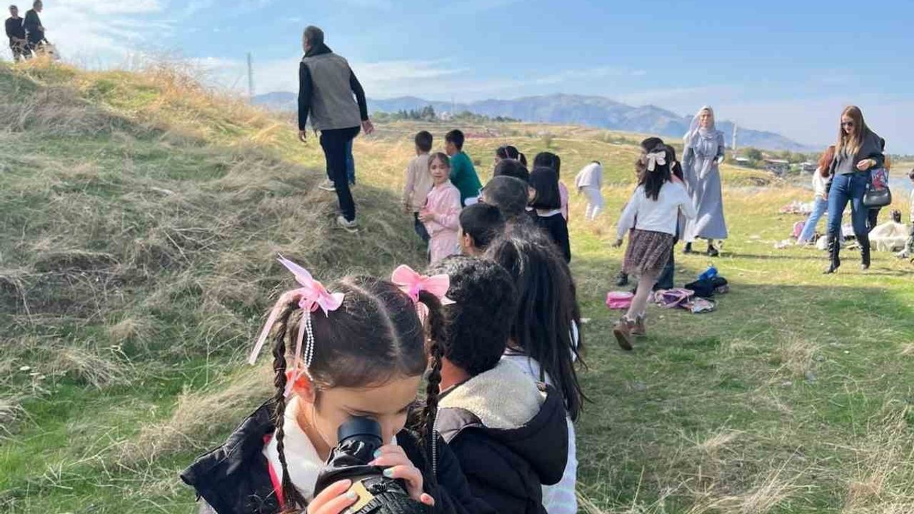 Minik doğa kaşifleri kuş gözlem kulesinde doğayı keşfetti