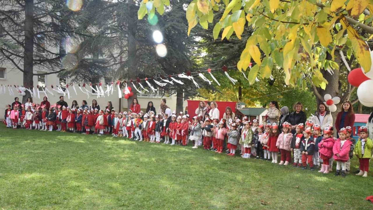 Minikler cumhuriyet coşkusunu kreşte kutladı