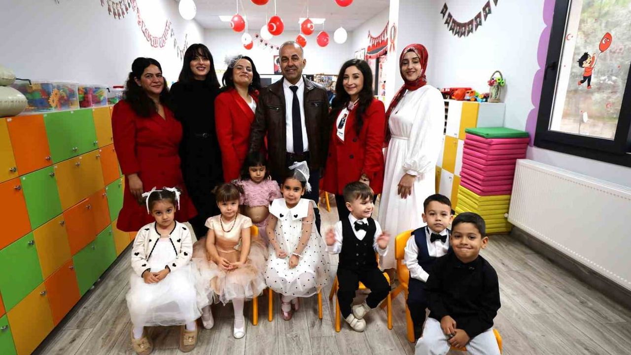 Minikler Yunusemre'de 29 ekim coşkusunu gösteri ve baloyla yaşadı
