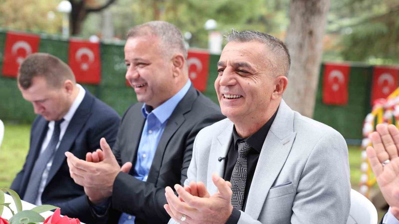 Miniklerden Şehzadeler'de cumhuriyet coşkusu