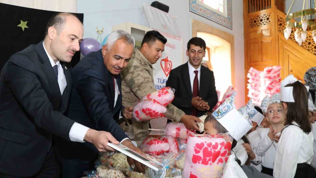 Miniklerin besmeleyle buluştuğu amin alayı Oltu'da coşku yaşattı