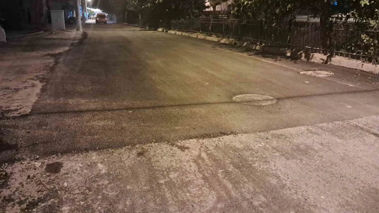 Motosiklet kazasının ardından rögar tehlikesine asfalt çözümü getirildi