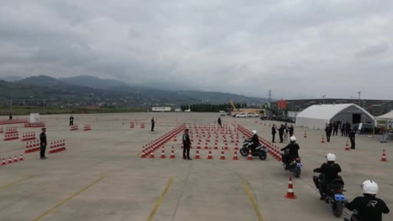 motosikletli ambulanslar 90 saniyede hazırlık yapıp ortalama 3 dakikada vakaya ulaşıyor